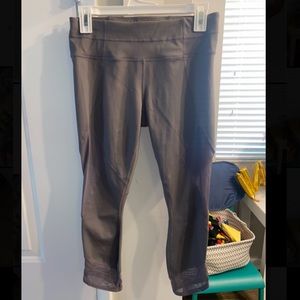 Athleta Aura Sonar Capri Leggings